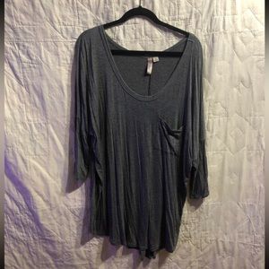 pocket tee with accent